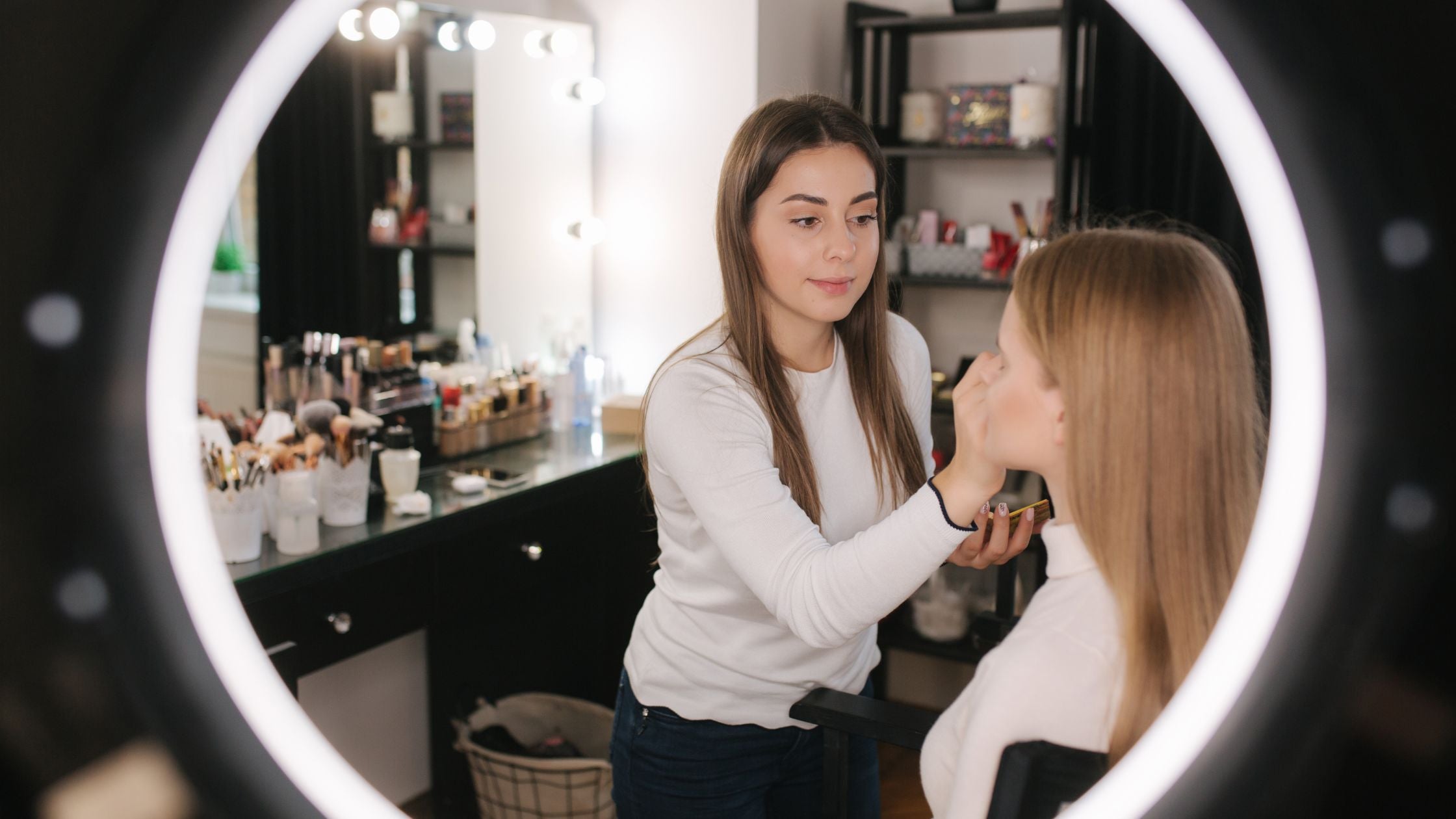 Neueste Make-up-Trends von K-Beauty bis globale Styles für modernen, strahlenden Look